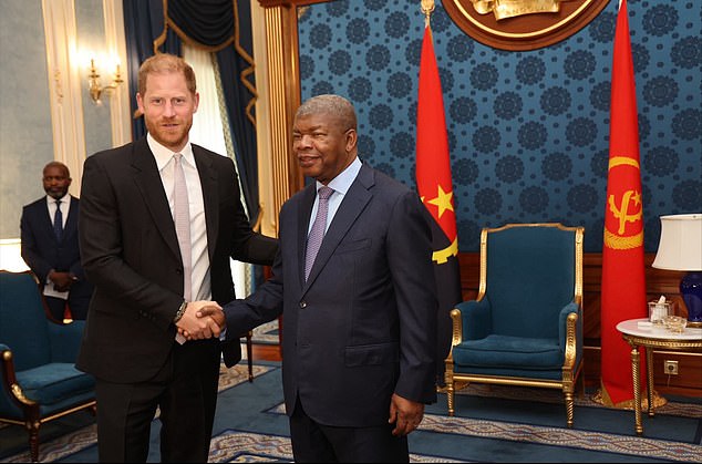 The royal was seen shaking hands with President Lourenço to discuss the continuation of demining efforts