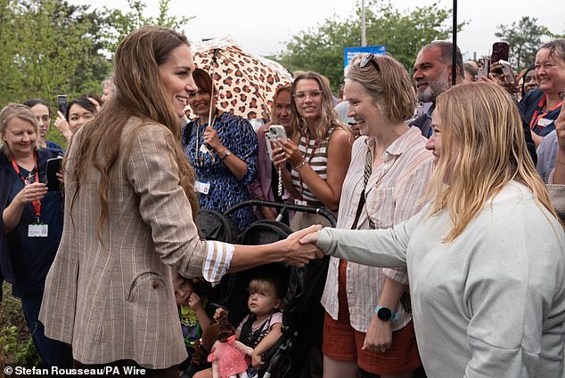 The visit coincided with the donation of 50 Catherine's Rose plants, named after the princess by the RHS with funds from sales going to the Royal Marsden Cancer Charity