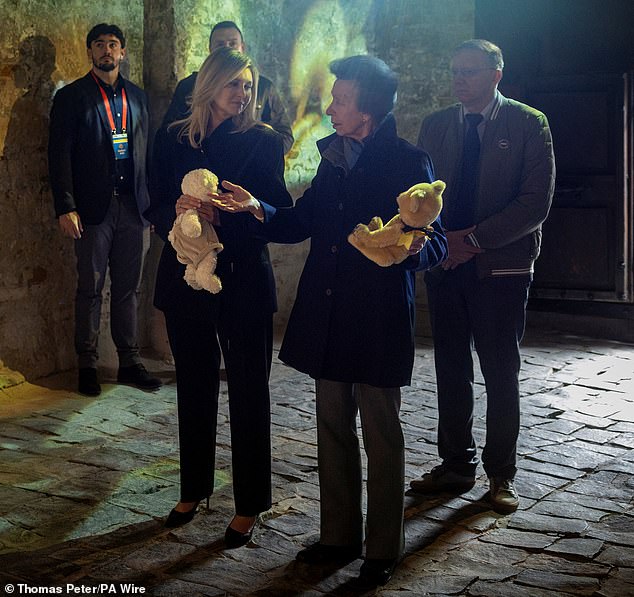 Anne told Olena that her daughter Zara 'had the same bear' when she was a little girl