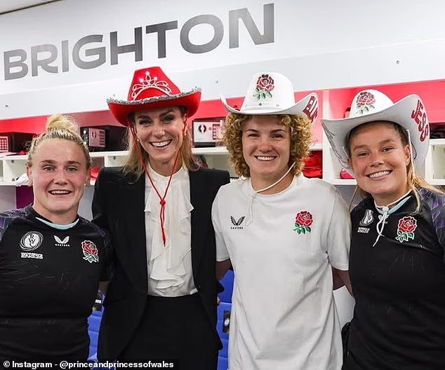 Kate shared a photograph of herself posing with players Megan Jones, Ellie Kildunne and Jess Breach