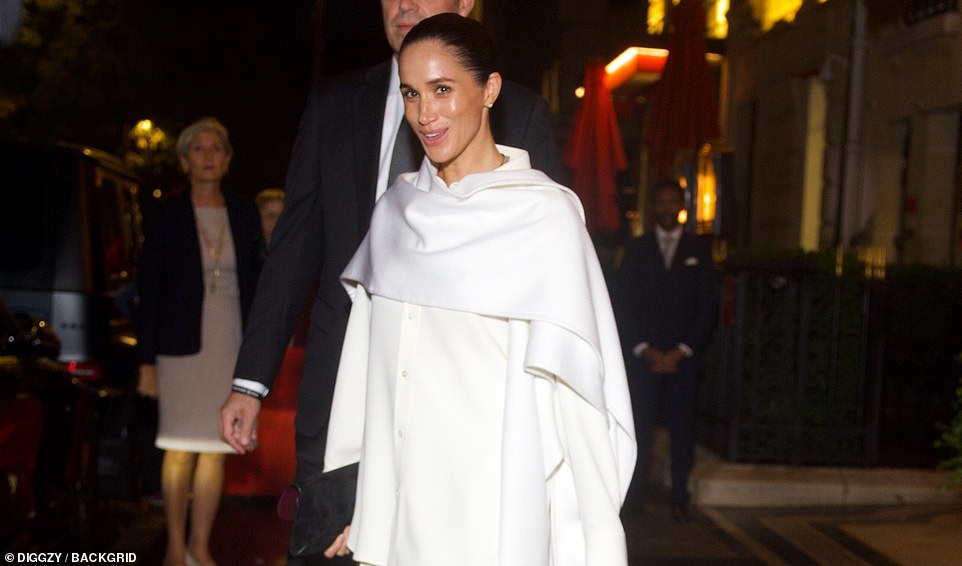 Meghan Markle returned to the European spotlight on Saturday night, attending Balenciaga’s Spring/Summer 2026 show during Paris Fashion Week. It was her first visit to Europe since the 2023 Invictus Games in Düsseldorf. Her team said she was there to support Balenciaga’s new creative director, Pierpaolo Piccioli, but the appearance also marked her re-entry to the European stage.