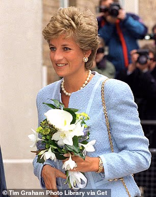 Diana wearing the Panthere De Cartier watch