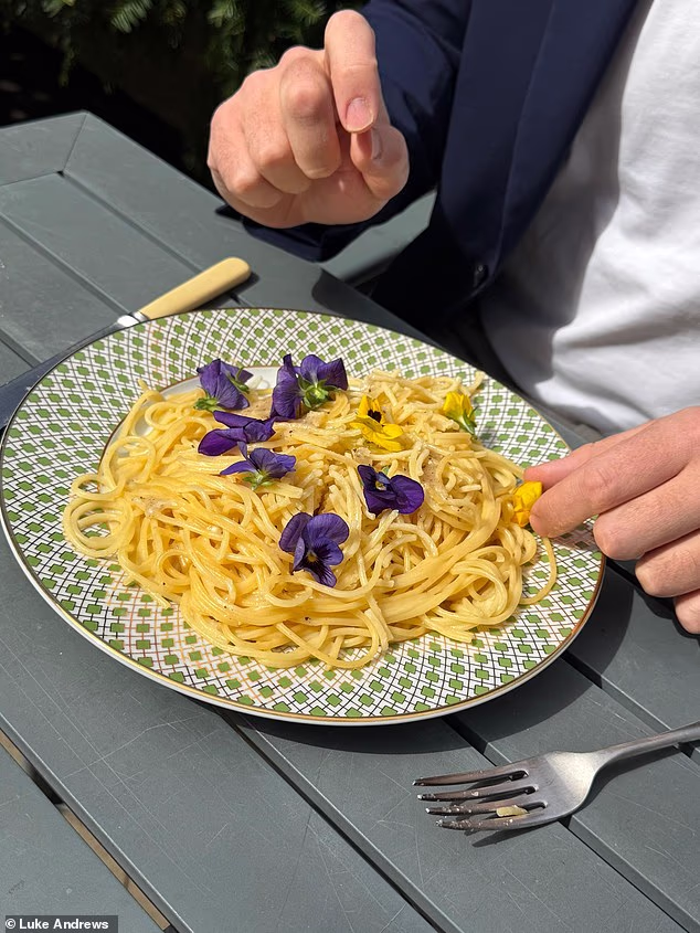 Shown above is a dinner popular with Markle: cacio e pepe
