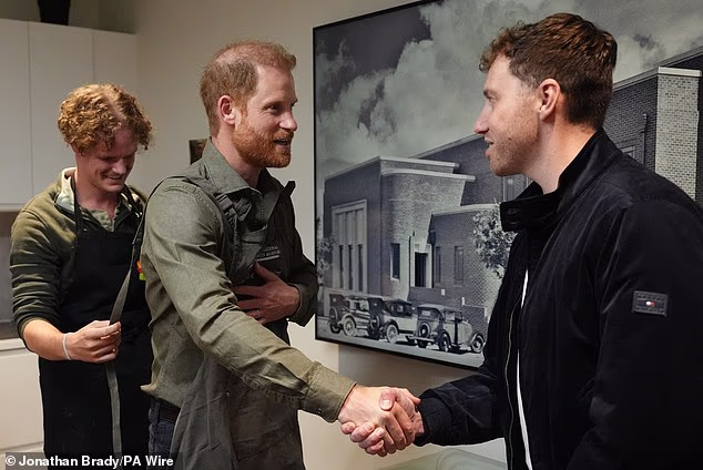 Harry meets a veteran as he is helped with his apron