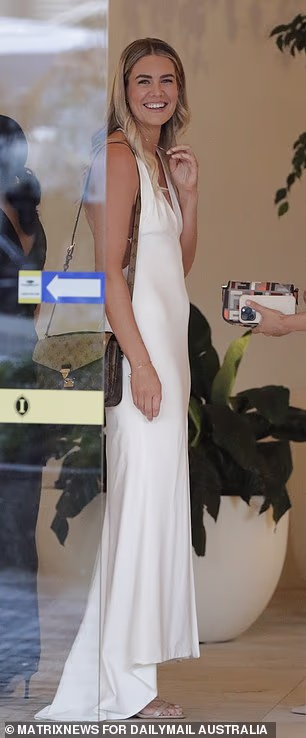 Excited guests arrive to meet Meghan