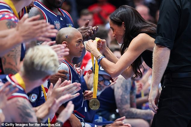 Meghan hands over a medal to the winning US wheelchair basketball team