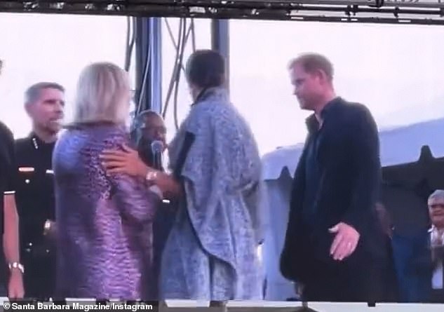 After realising she has to present an award, the Duchess turns around and swiftly moves stage left