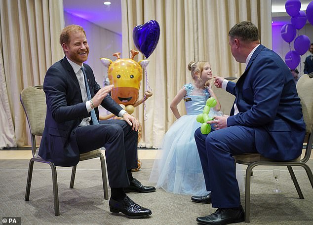 The duke then played around with a giraffe balloon and showed Poppy its rotating head, prompting the youngster to pick it up and play with it