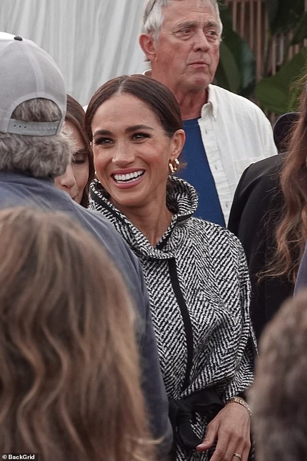 Upon their arrival, the Duke and Duchess were spotted backstage chatting it up with Costner and his VIP guests, mainly senior figures from local police and firefighting services