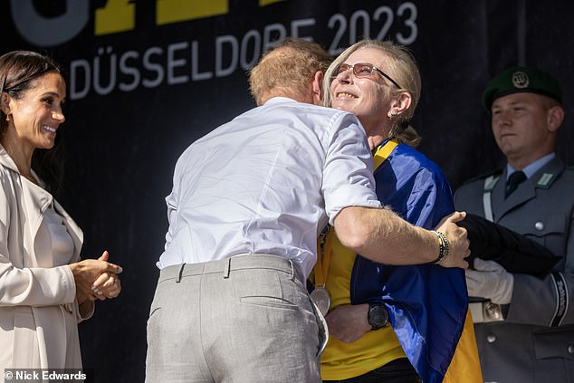 Yulia Paievska receives a medal at Invictus games from Prince Harry and Meghan