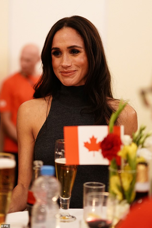 The mother-of-two stunned in a halterneck grey knitted dress, which she paired with a pair of elegant black heeled pumps