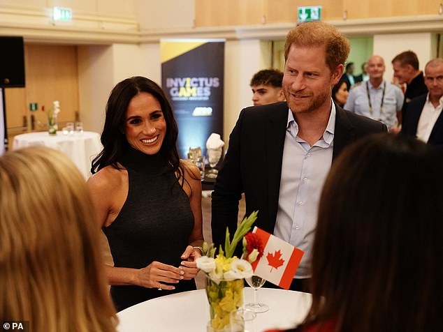 The former actress appeared genuinely pleased to meet with Team Canada at the Hilton Hotel today