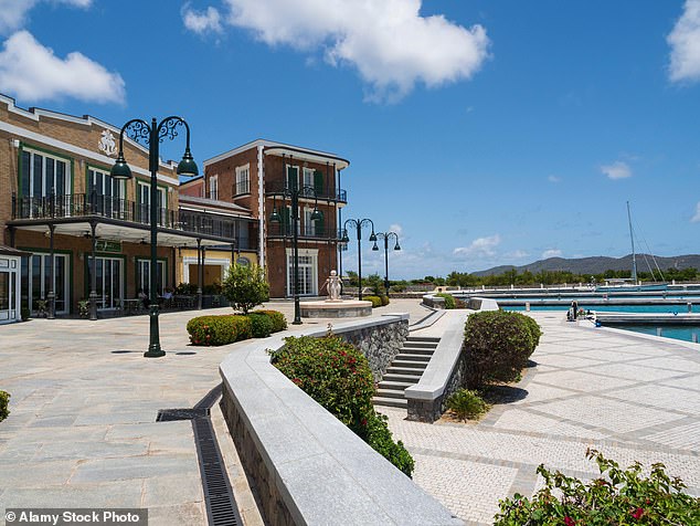 After browsing the shelves, the couple enjoyed a stroll along the bougainvillea-festooned promenade before boarding a luxury tender that whisked them away towards Canouan’s north shore