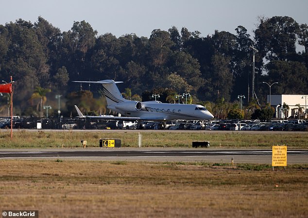 The plane carried everyone off to the concert on Saturday