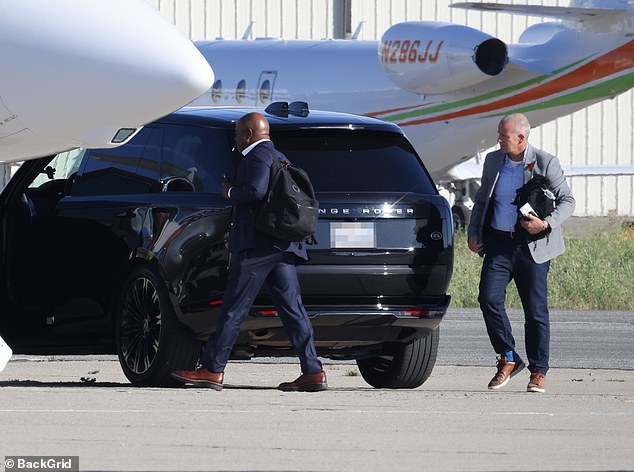 The Sussexes met up with other VIPs to make their journey for the concert