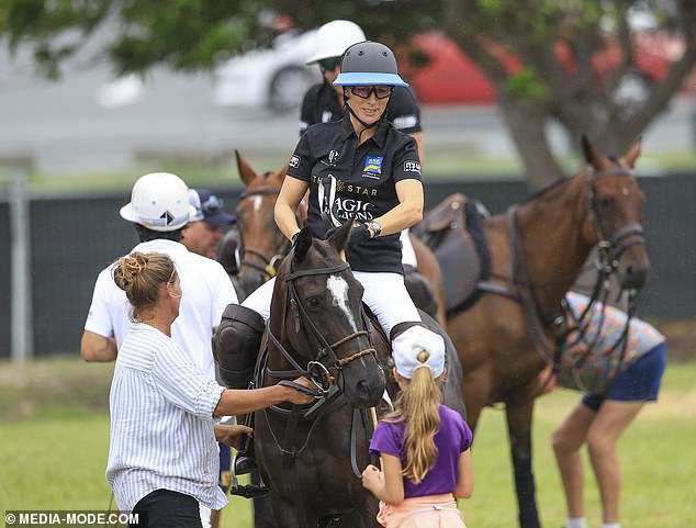 At one point, the mother-of-three looked to be chatting to a little girl who appeared impressed by the horse