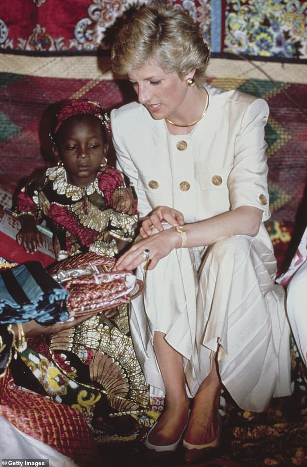 The jewels resembled those worn by Diana when she visited the country in 1990 with her then-husband Charles, just two years before they separated