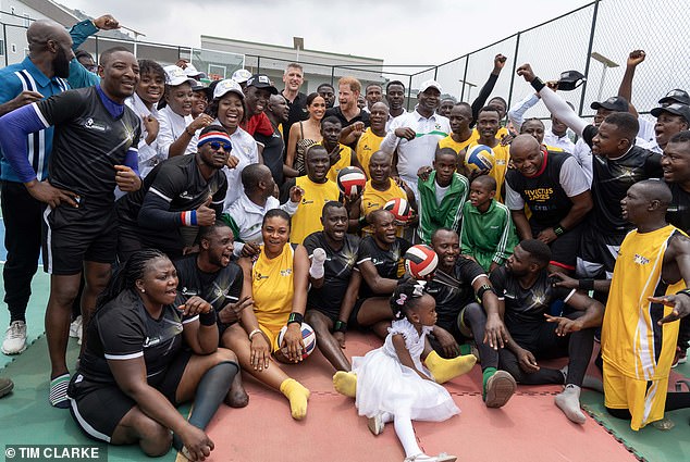 Sitting on the ground he joined the Nigeria Unconquered team for a huddle and motivational high five before getting stuck in