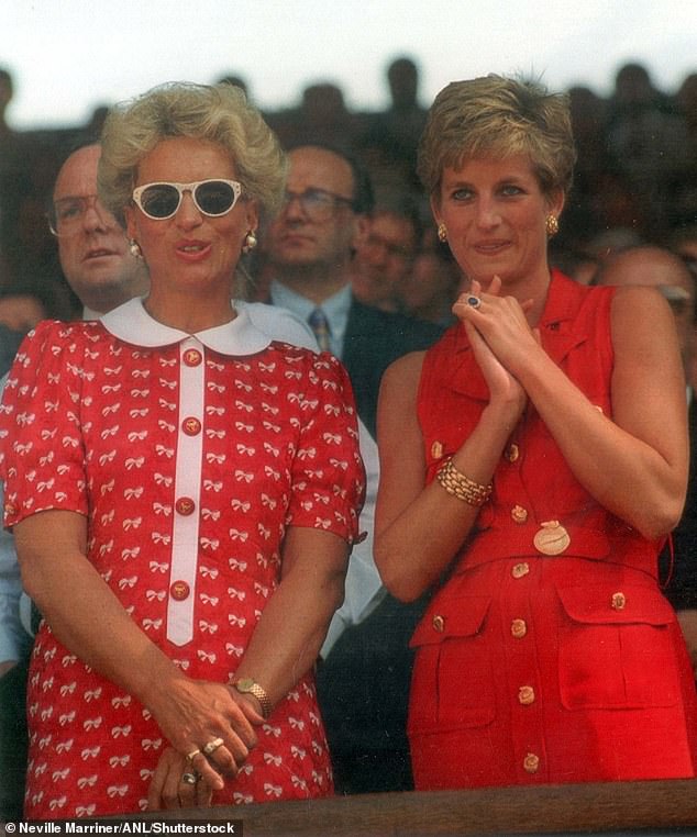 In 1994 the Princess of Wales sat alongside Princess Michael of Kent to watch Pete Sampras win the championship. Princess Diana wore a bracelet and earring set of Tiffany & Co gold jewels, whilst Princess Michael's earrings appeared to be Saturn-like discs with large pearls