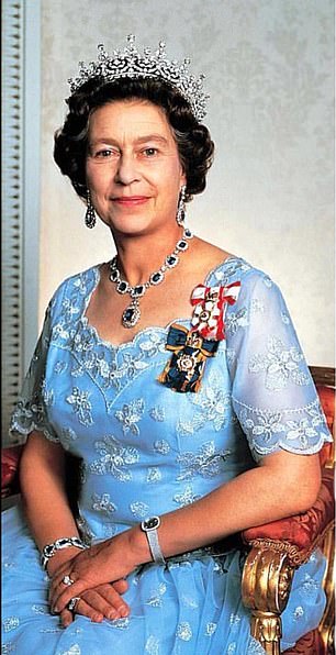 Queen Elizabeth II pictured wearing her Patek Philippe Golden Ellipse in 1985