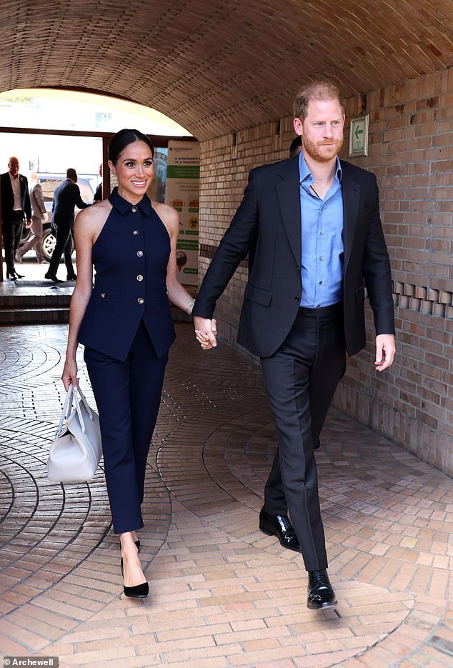 Body language expert Judi James said Prince Harry allowed Meghan Markle to take the spotlight during the first day of their trip to Colombia