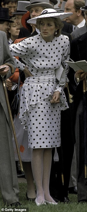 For the Epsom Derby in 1986, Diana chose a ruffled polka dot ensemble by Victor Edelstein, complemented by a similarly dotted hat from Frederick Fox