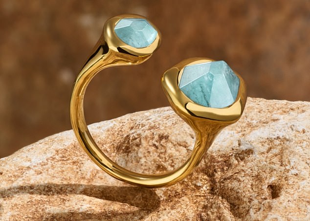 Created in partnership with Zimbaqua, Africa's first all-female operated and managed gemstone mine, each exquisite piece is both sustainable and ethical