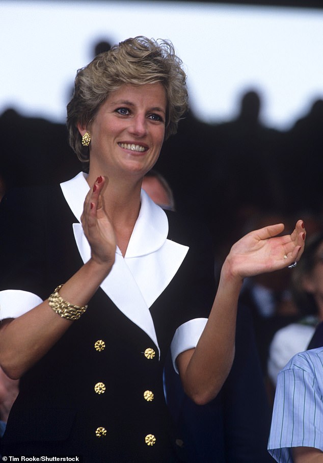 At Wimbledon in 1994, Diana was photographed wearing 18-carat gold woven earrings and a matching bracelet from Tiffany & Co