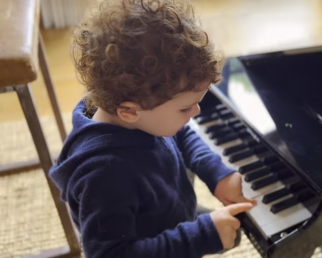 Archie was also seen, this time with thick curls, playing with a toy grand piano in the Netflix series