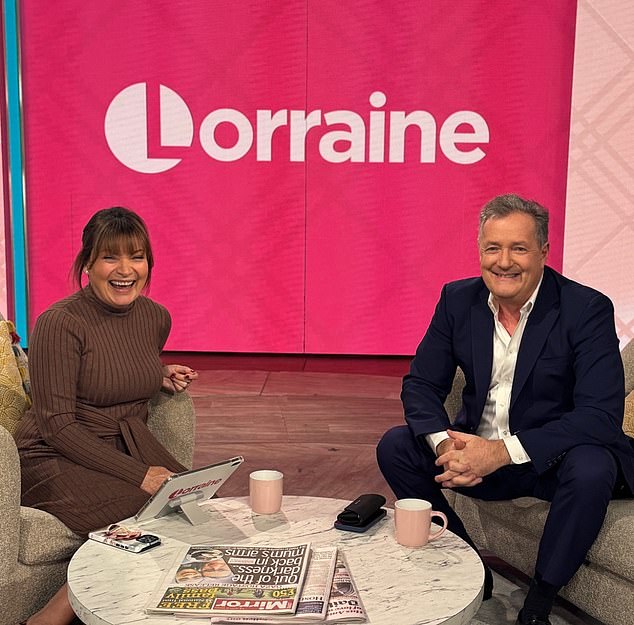 Piers smiled for a picture with host Lorraine after the appearance