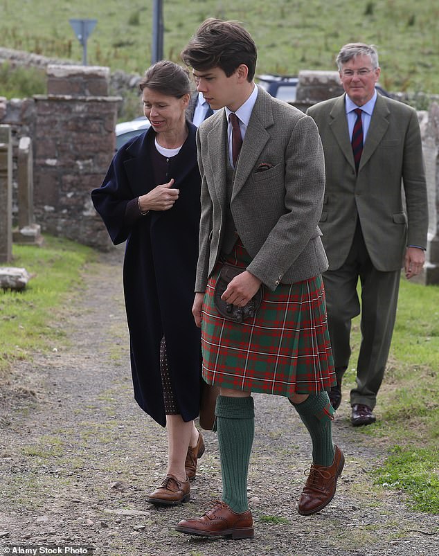 Sam Chatto, centre, appears to be around 5ft 11" when compared to his brother and Peter Phillips