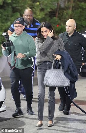 She opted for a casual ensemble - pairing gray skinny jeans with a matching sweater and understated ballet pumps