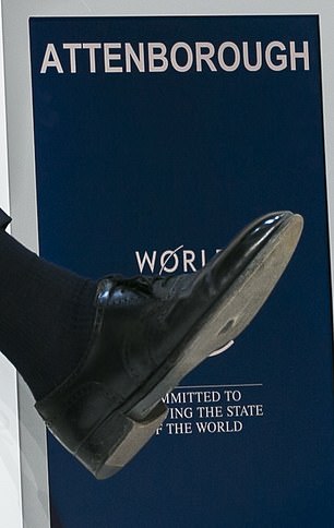 Although discussing crucial environmental issues, fans were distracted when William crossed his legs, revealing a noticeable hole in the bottom of his shoe