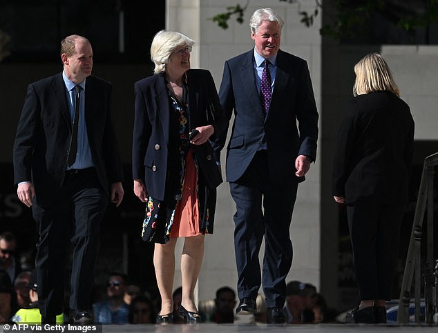 Jane arrived at the church alongside her younger brother, Charles Spencer, 9th Earl Spencer