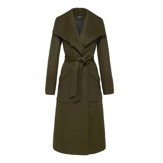 In December 2016, Meghan was seen leaving her Toronto home wearing the forest green version of Sentaler's wrap coat