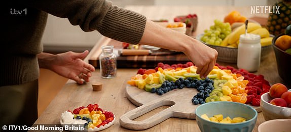 UNCL GRABS: Richard Arnold and Susanna Reid poke fun at Meghan Markle's rainbow platter