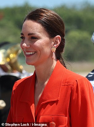 Kate's make-up featured bronzed cheeks, defined brows and her signature eyeliner for a polished finish