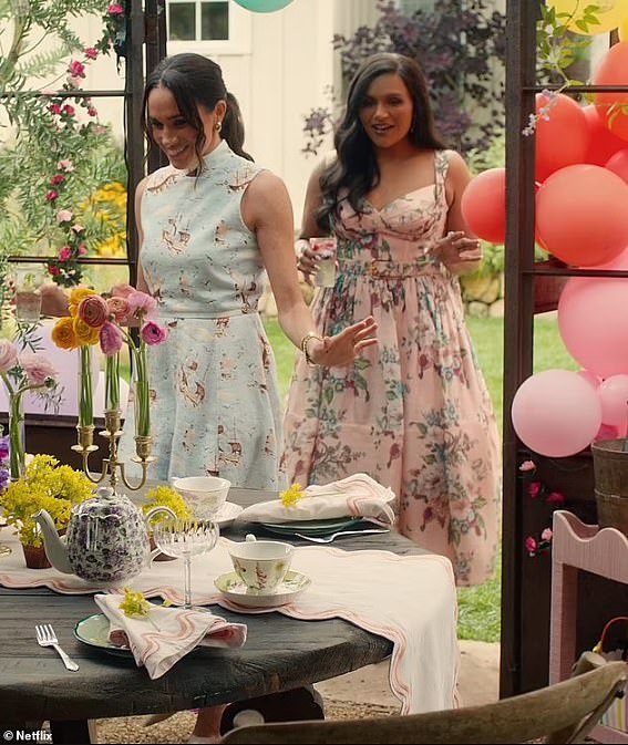 The episode saw Meghan and Mindy prepare a children's party, and even making a balloon arch