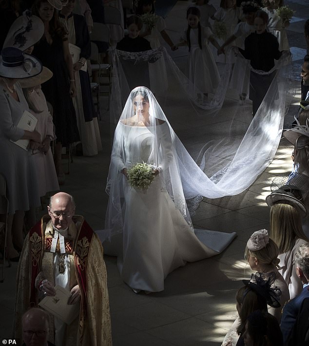 Meghan Markle walks part-way down the aisle by herself