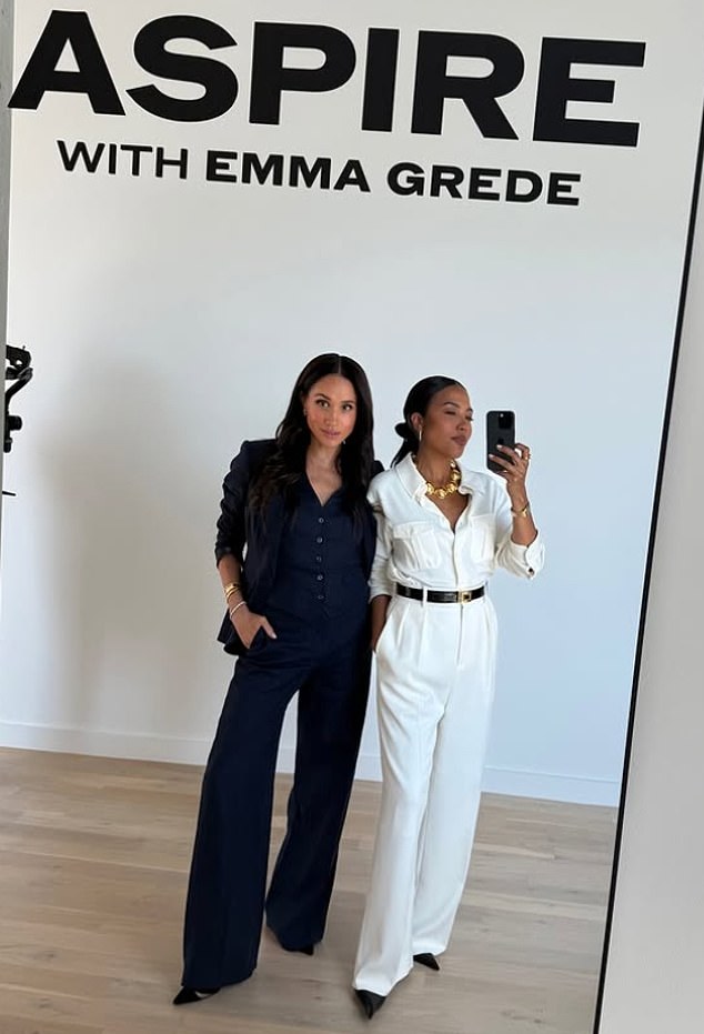 The duo struck a power pose as they took mirror selfies together behind the scenes of recording the podcast
